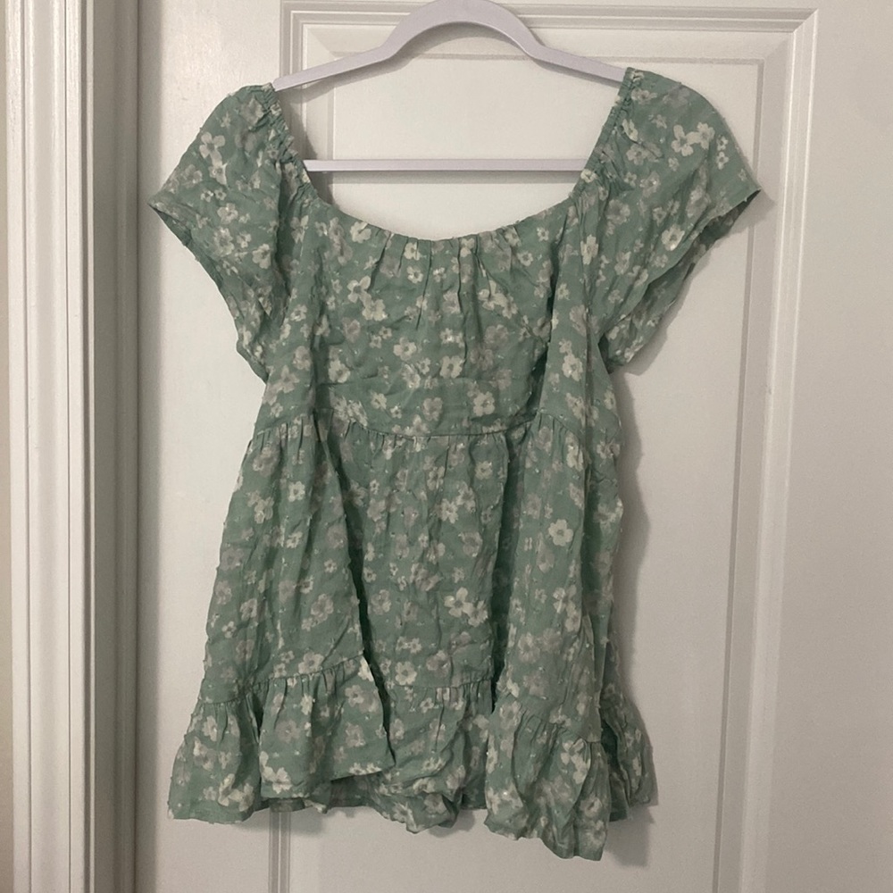 Altar’d State NWT Size L On or Off the Shoulder Top.